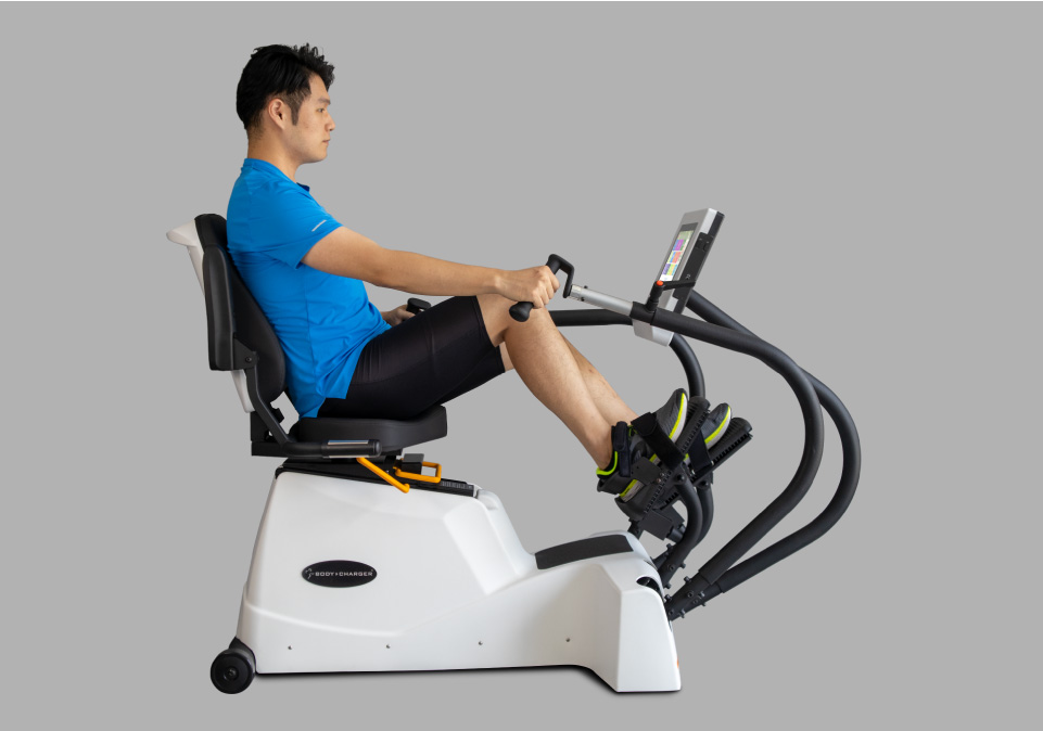 ＜img src="https://bodychargerfitness.com/wp-content/uploads/2021/07/Product-GB7007-Feature-V4-1.jpg" alt="Recumbent linear stepper, total knee rehabilitation, small range of motion, cross trainer, commercial use rehabilitation, cardiac rehab, senior exercise, physical therapy fitness equipment."＞